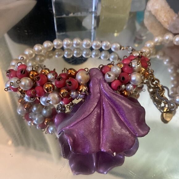 Carolee Vintage necklace with faux pearls and almost clay like flower bulb. - Picture 8 of 9